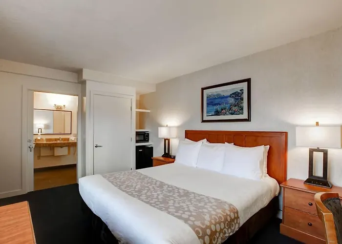 Newport Channel Inn