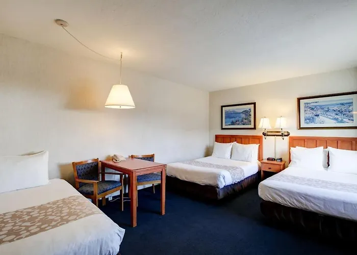 Newport Channel Inn